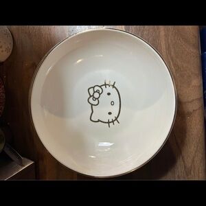 Hello kitty pasta bowls & salad plates